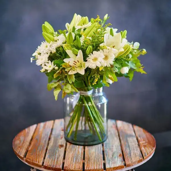 זר לבן קלאסי