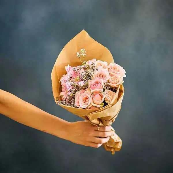 זר ורדים עדין לוהט זר ורדים עדין לוהט