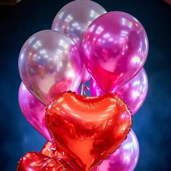 Red and pink heart balloon bouquet