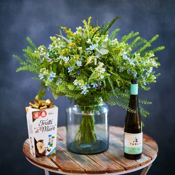 Gift Set Flowers White Wine and Chocolates