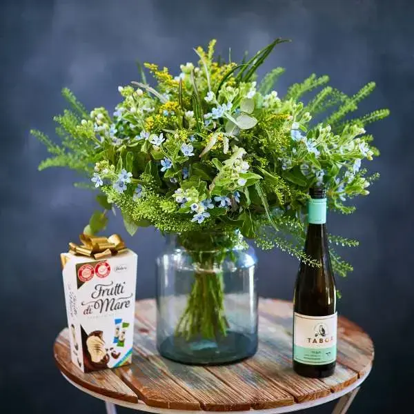 Gift Set Flowers White Wine and Chocolates