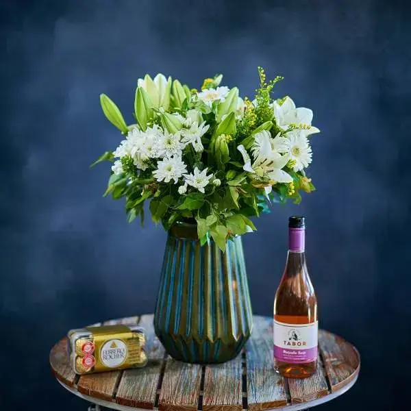 חגיגת פרחים יין ושוקולד חגיגת פרחים יין ושוקולד