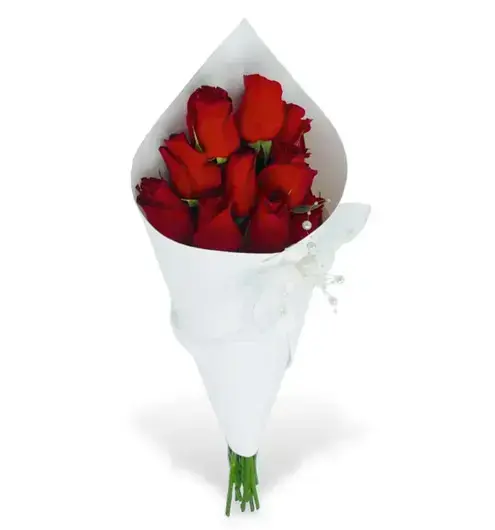 זר ורדים בקונוס לבן