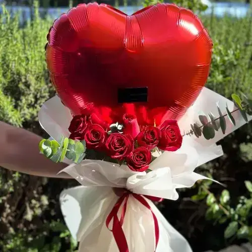7 roses with a heart 7 roses with a heart