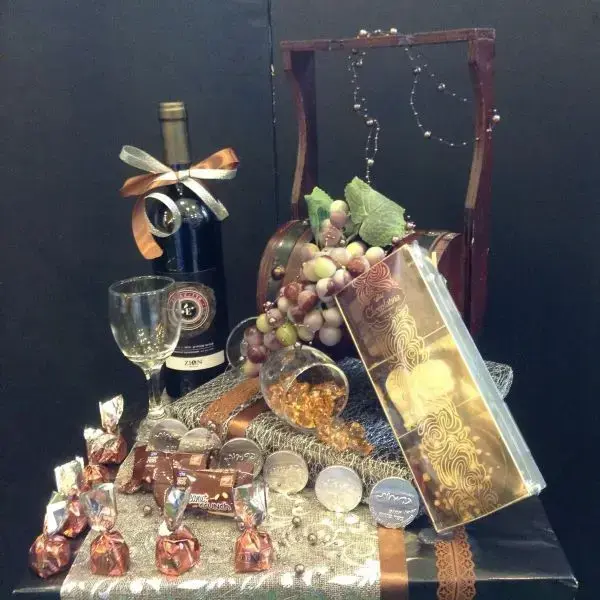 Luxury Wine and Delights Set