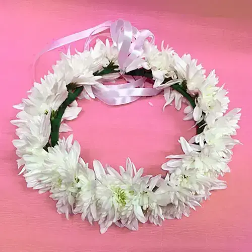 זר פרחים לראש בלבן