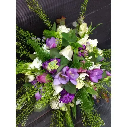 זר כלה יוצא דופן עשוי ורדים