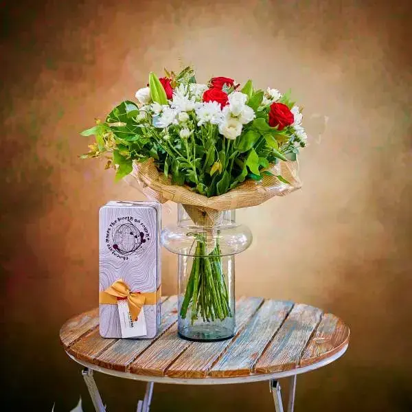 Deluxe Chocolate and Flower Set Deluxe Chocolate and Flower Set