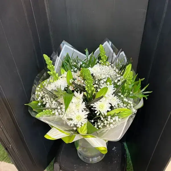 A luxurious white bouquet