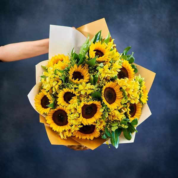 Glowing sunflower bouquet